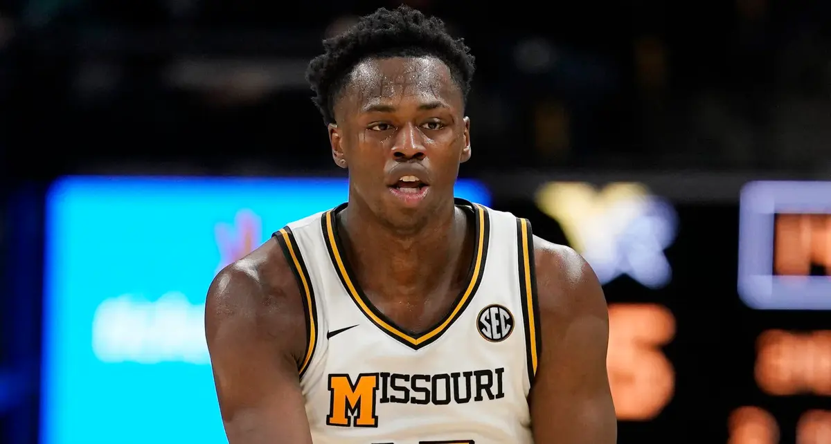 Mark Mitchell transfers to Kentucky Wildcats for final college season