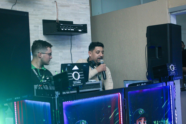 (220)