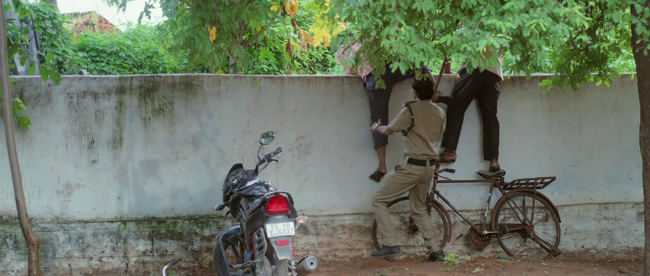 Badmashulu (2025) Telugu WEB-DL 1080p AVC DDP 5.1 ESub CineVood.mkv.0001.jpg