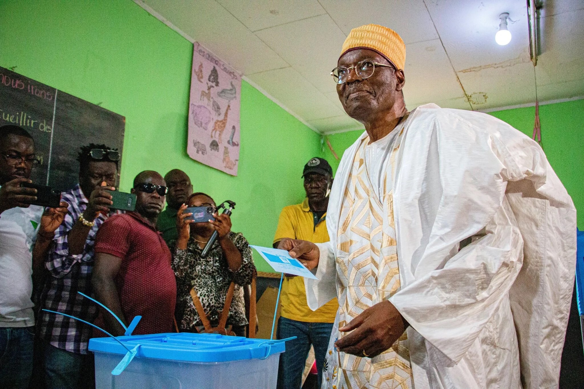 Illustration - Cameroun : Tchiroma porte plainte en France contre Biya, compétence universelle après la présidentielle d'octobre