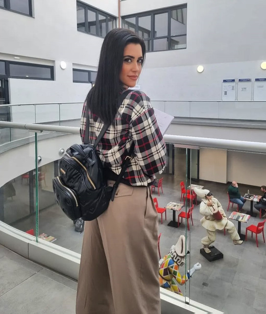 Claudia-Ruggeri-Wallpapers-Insta-Fit-Bio-5.jpg