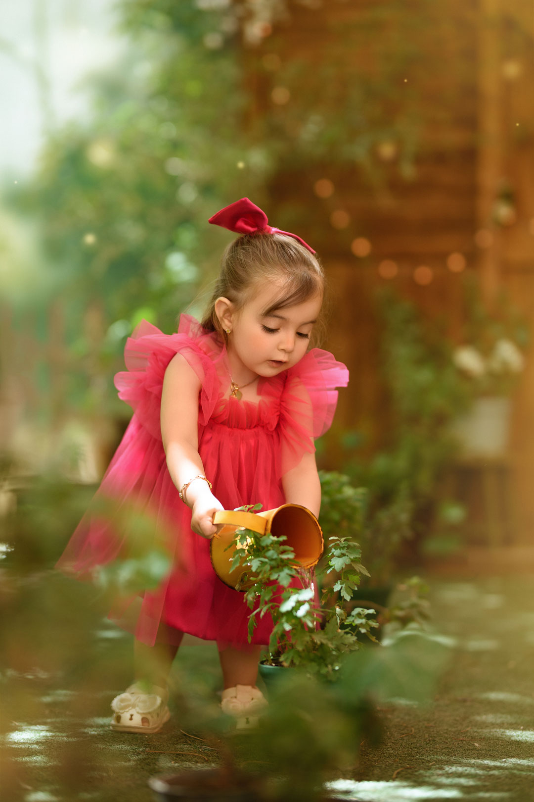 عکاسی کودک در فضای باز مشهد با نور غروب - آتلیه کودک نویسا