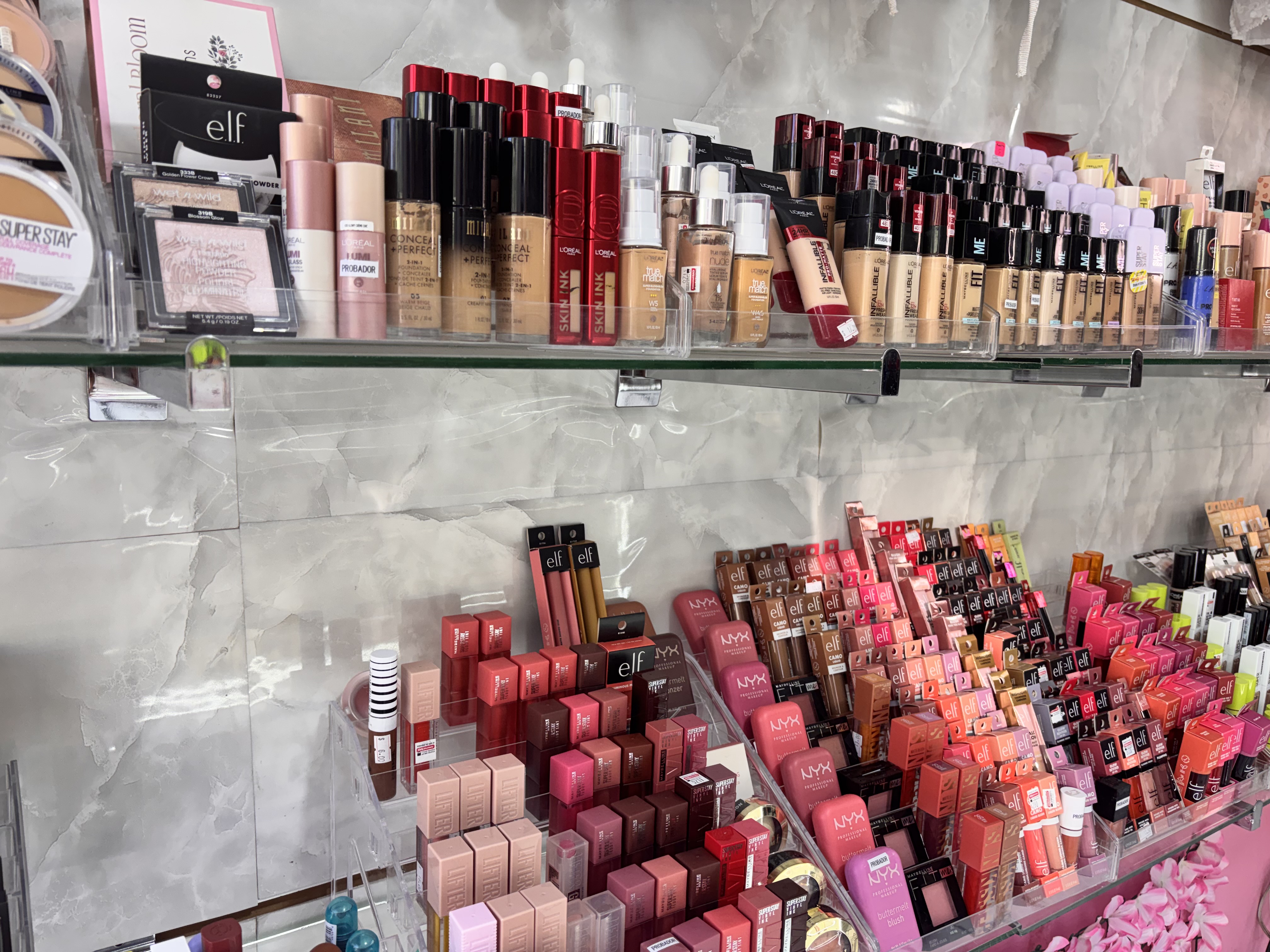 Gilú Shop tienda de maquillaje en Otavalo Ecuador