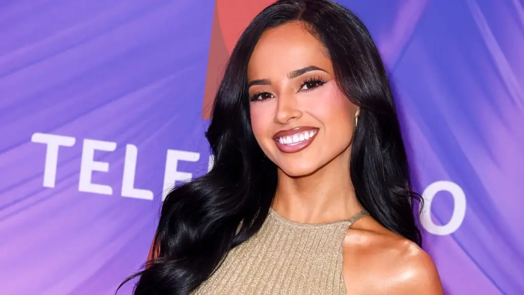 Becky G Rocks Bold Look in New Instagram Story