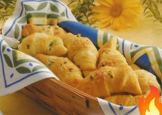 Постер Круассаны с сыром и зеленым луком