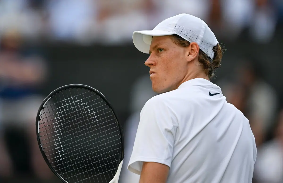 Jannik Sinner’s Unusual Celebration Sparks Talk After Convincing Wimbledon Win