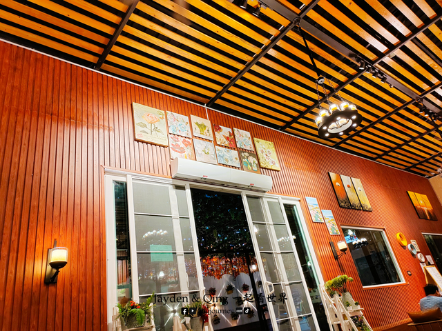 Hooga Cafe6.png
