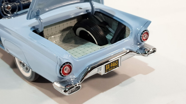 F57TB239.jpg
