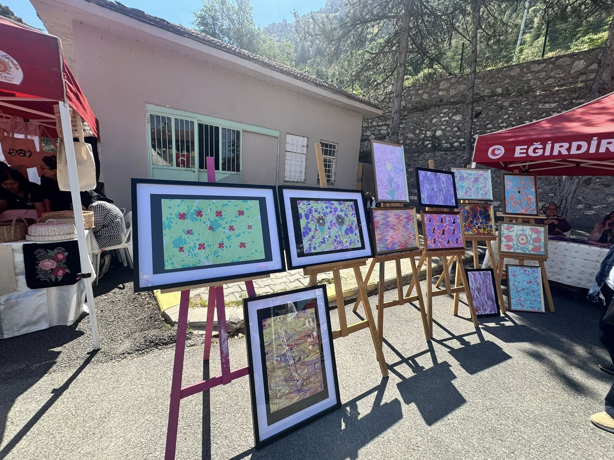 Eğirdir yıl sonu sergisi ziyaretçileri
