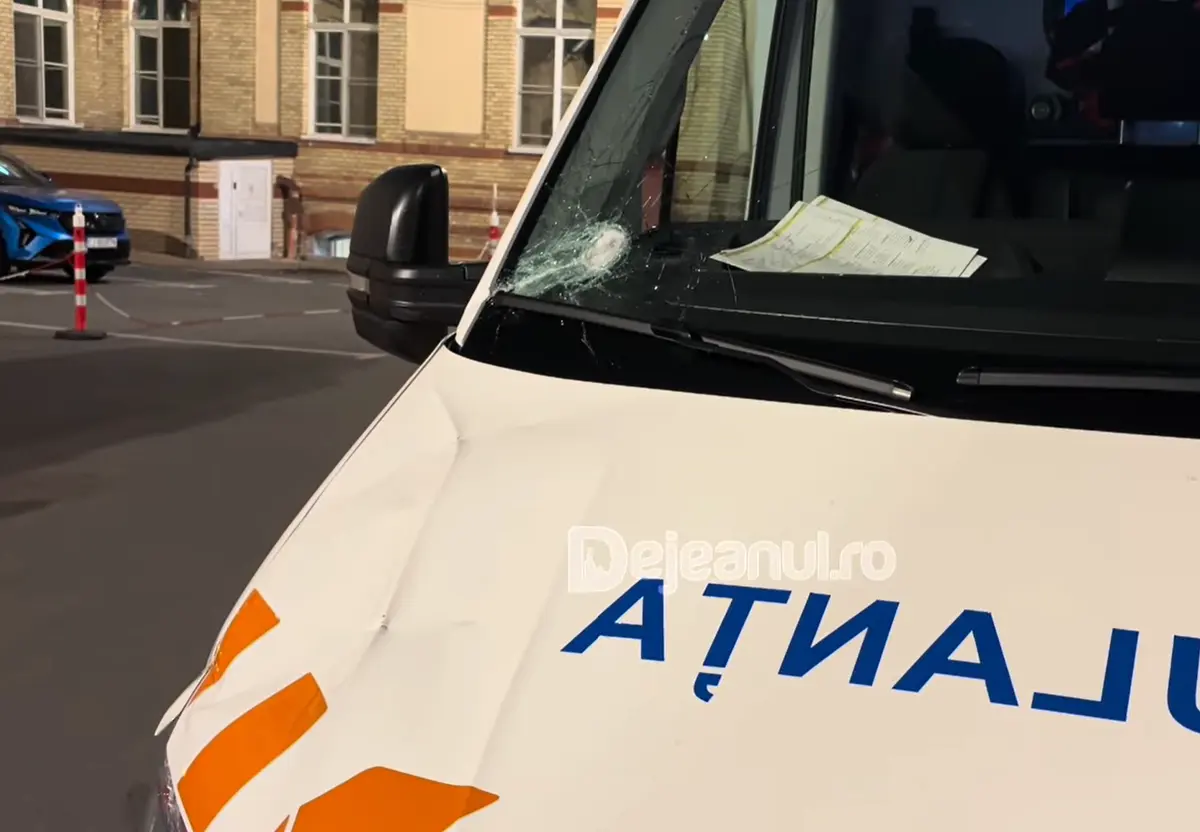 Șapte persoane, arestate după atacul cu topoare și pietre asupra unei ambulanțe din Cluj