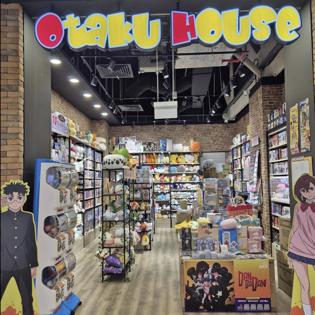 Otaku House PLQ Mall storefront signage