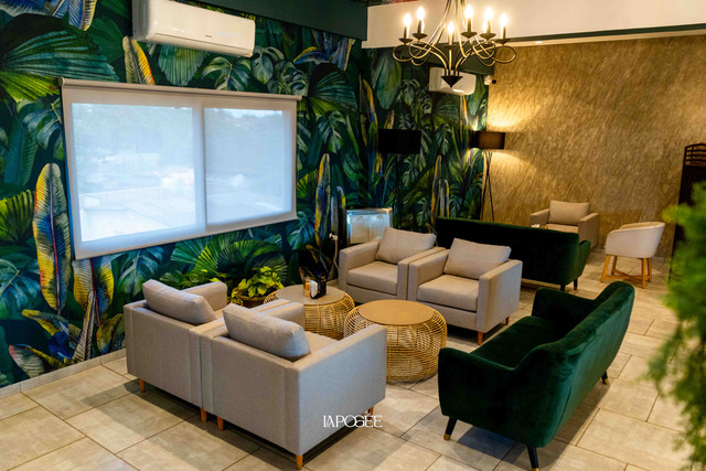 Lounge Bar