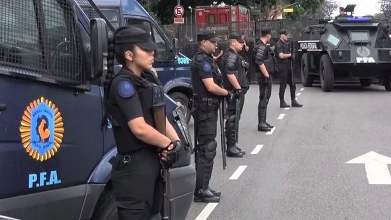 720 (33).webp Aumento salarial a las fuerzas de Seguridad en abril: detalles y cifras oficiales