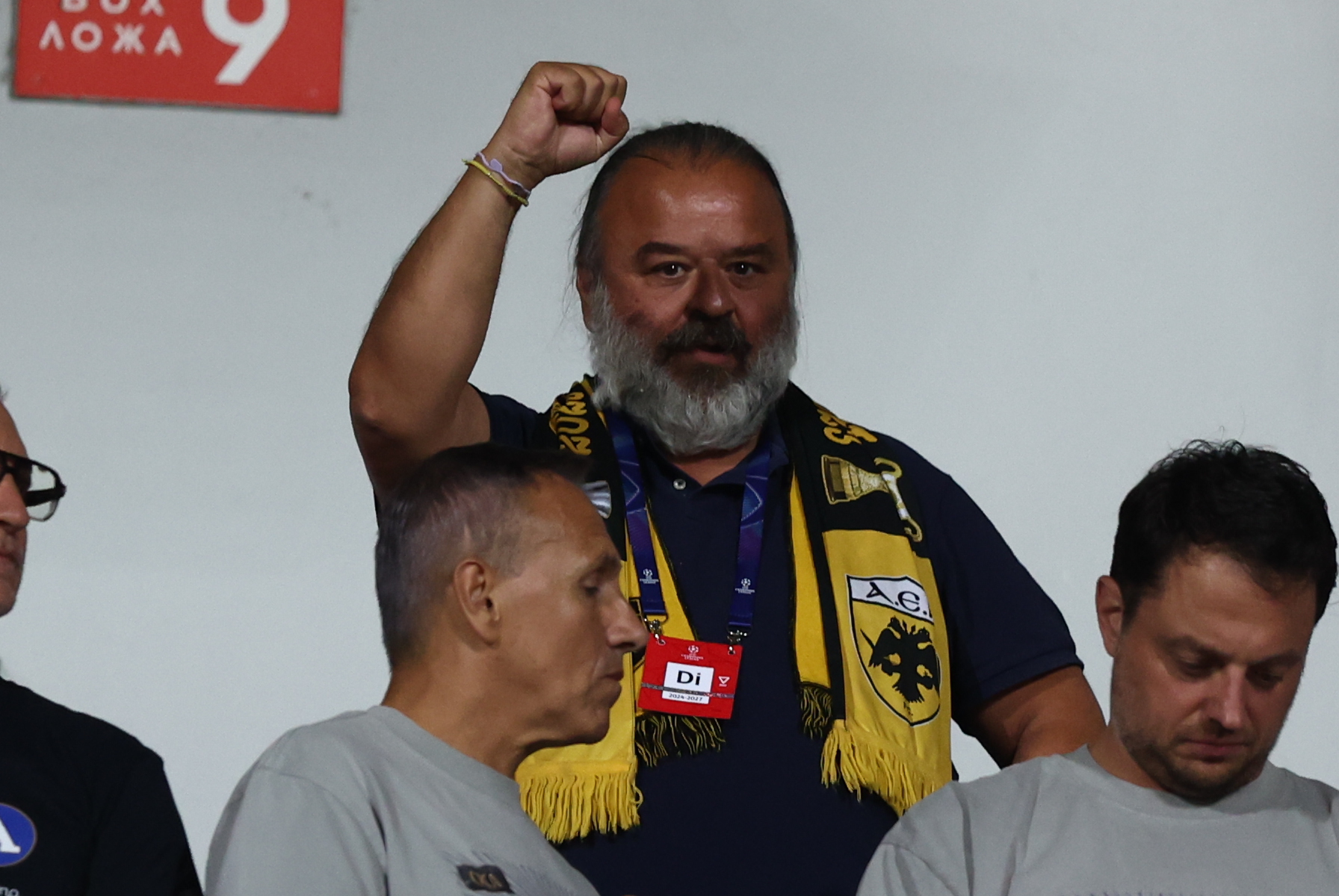 Ο Μάριος Ηλιόπουλος φτάνει στο «Βασίλ Λέφσκι» ενόψει του αγώνα της ΑΕΚ (VIDEO)