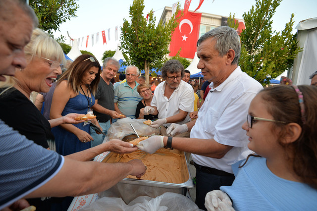 YRELER RENKLER AKDENZ VE EGE GECESYLE DEVAM ETT