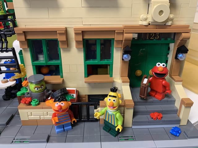 LEGO MOC Sesame Street Corner by lawis | Rebrickable - Build with LEGO