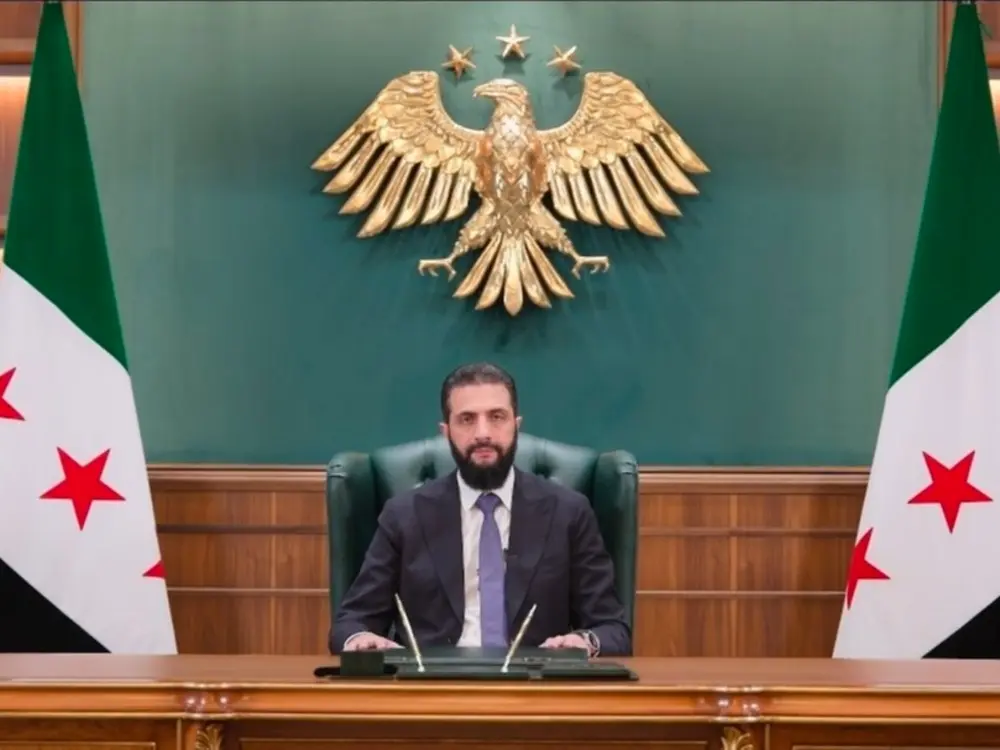 الرئيس الشرع يهنّئ السوريين بإزالة اسم سوريا من قائمة الدول الراعية للإرهاب