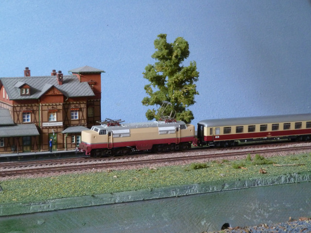 E86 001