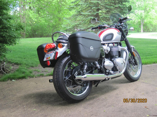 2016-Triumph-T120