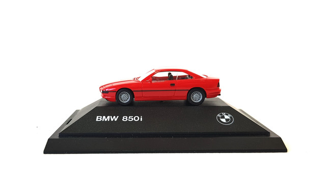 B850R305