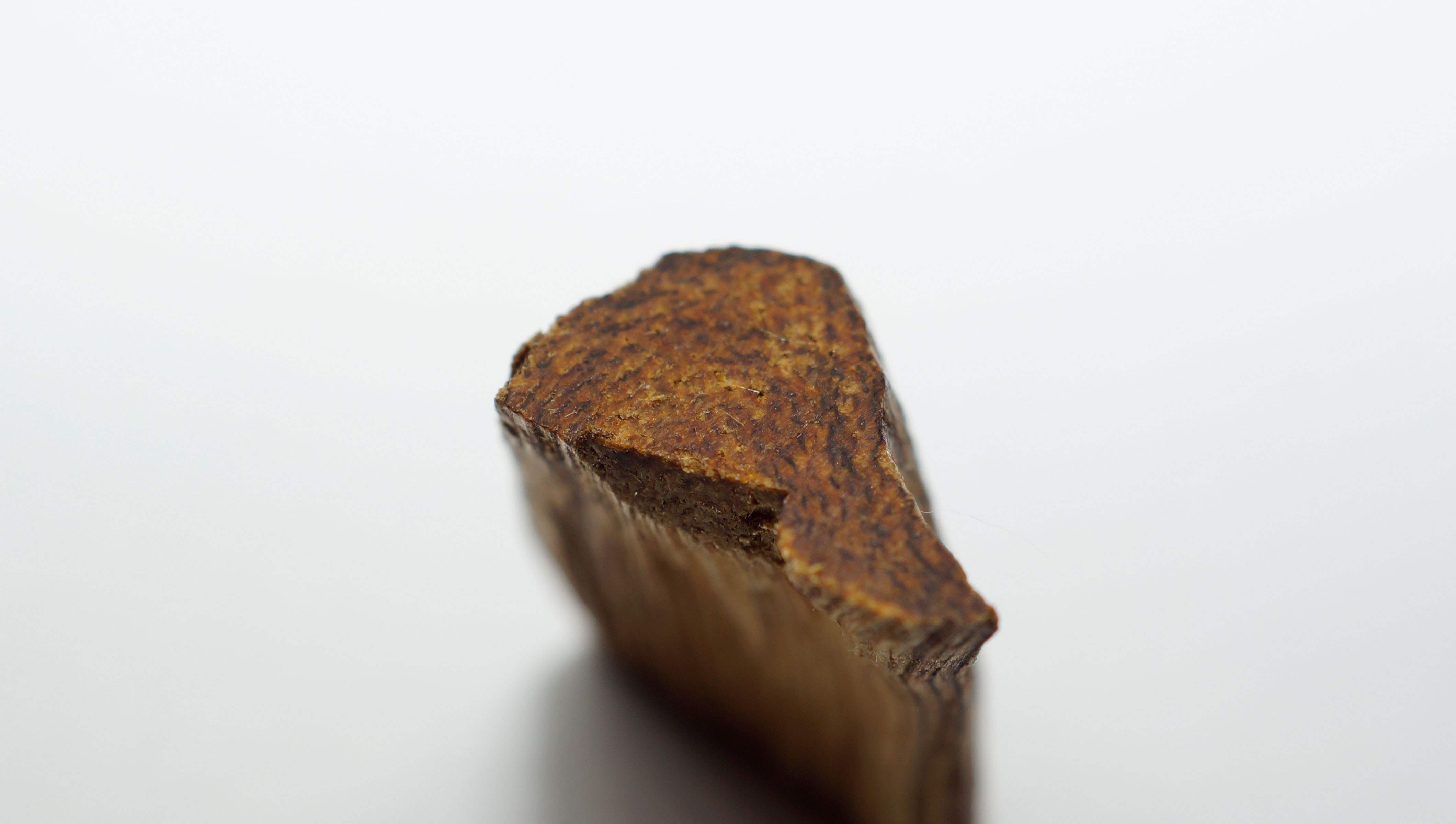 [Ouddict.com] Oud Wood
