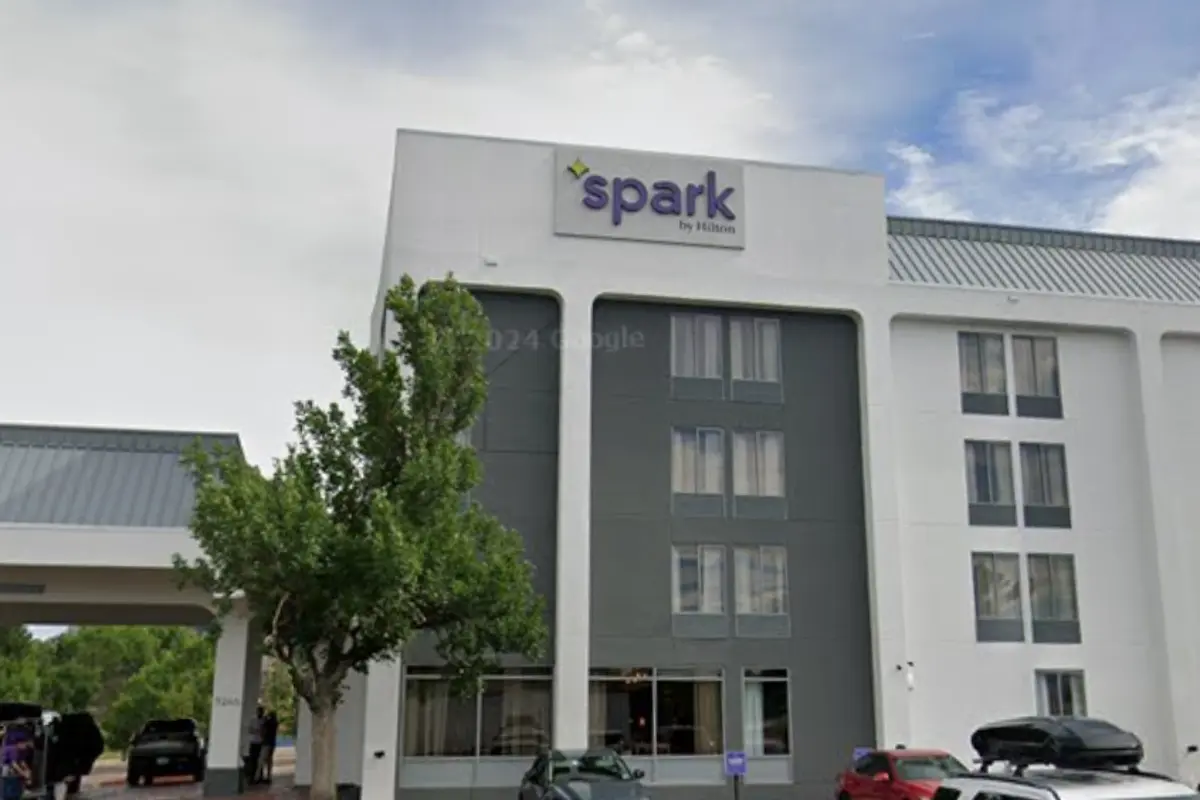 Man Falls from Fourth Floor During Psychedelic Therapy