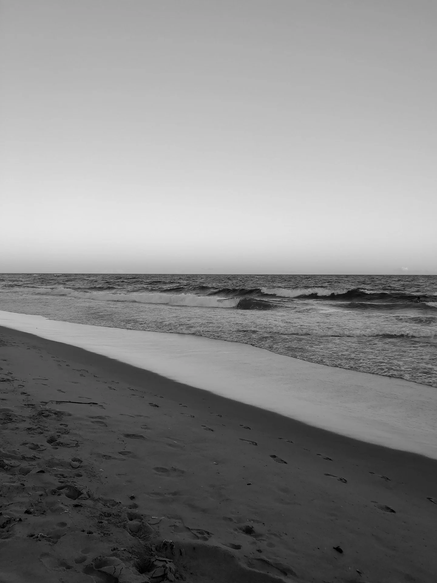 High quality minimalist sunset beach wallpaper by Rods Aguiar from Pexels