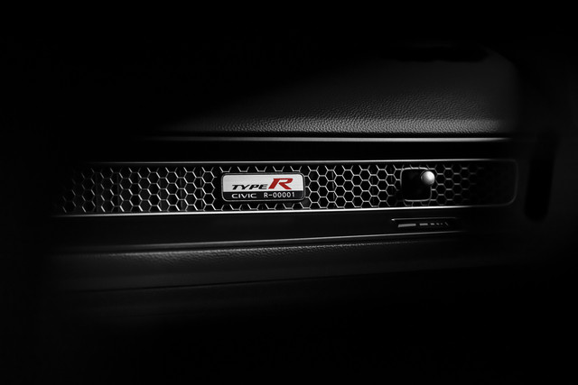 2023-Honda-Civic-Type-R-32