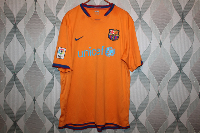 barca-06-away.jpg