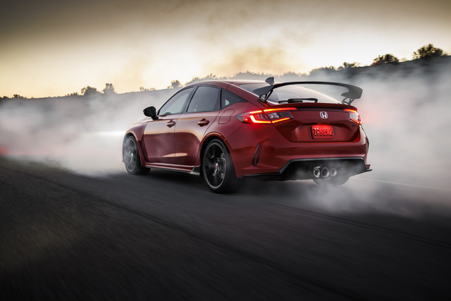 2023-Honda-Civic-Type-R-11
