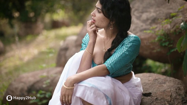 Resmi-R-Nair-Teasing-In-White-Saree-10