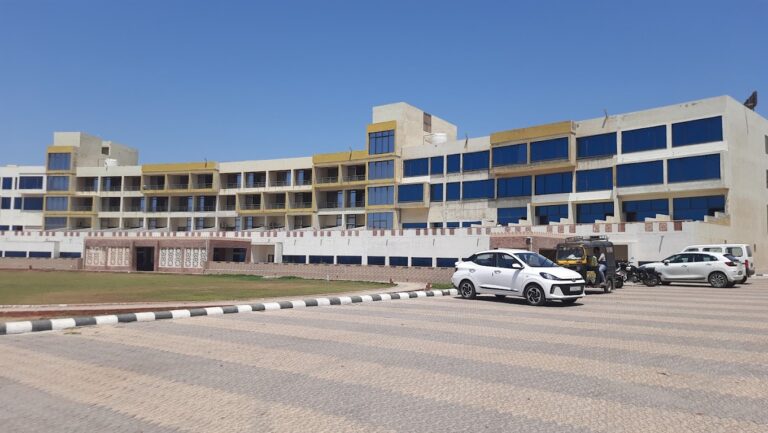 Shree Sagar Darshan Guest House building, budget hotel in Somnath Gujarat