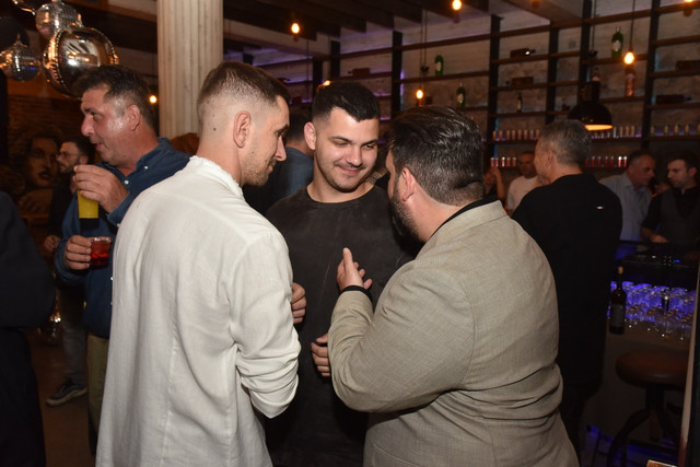 228-LR-Party213