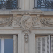 Bas relief facade-Av de la République