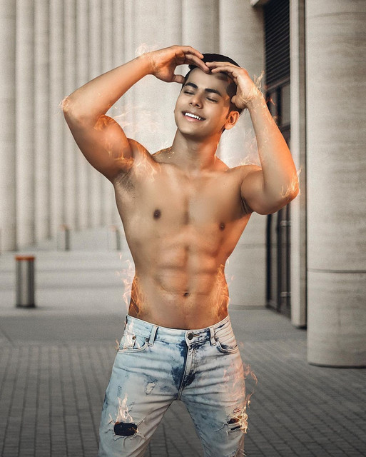 Siddharth-Nigam487.jpg