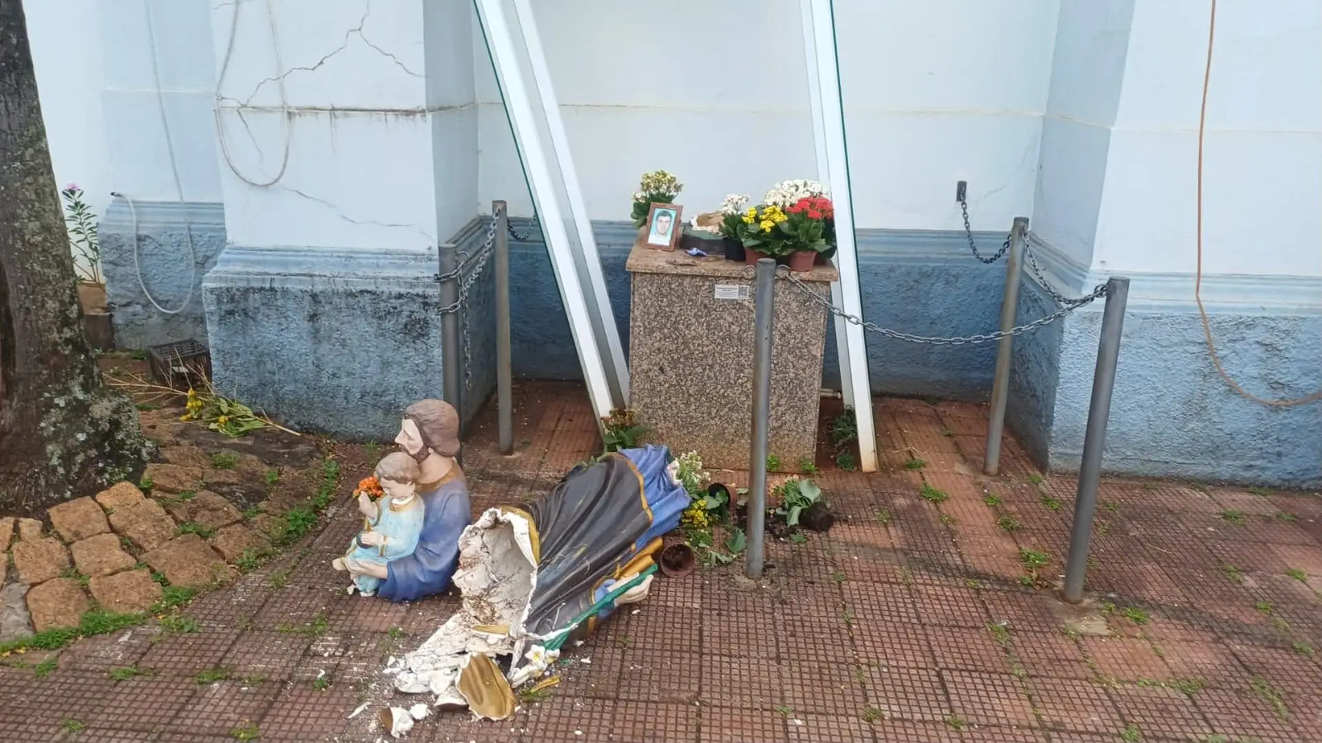Vandalismo Igreja