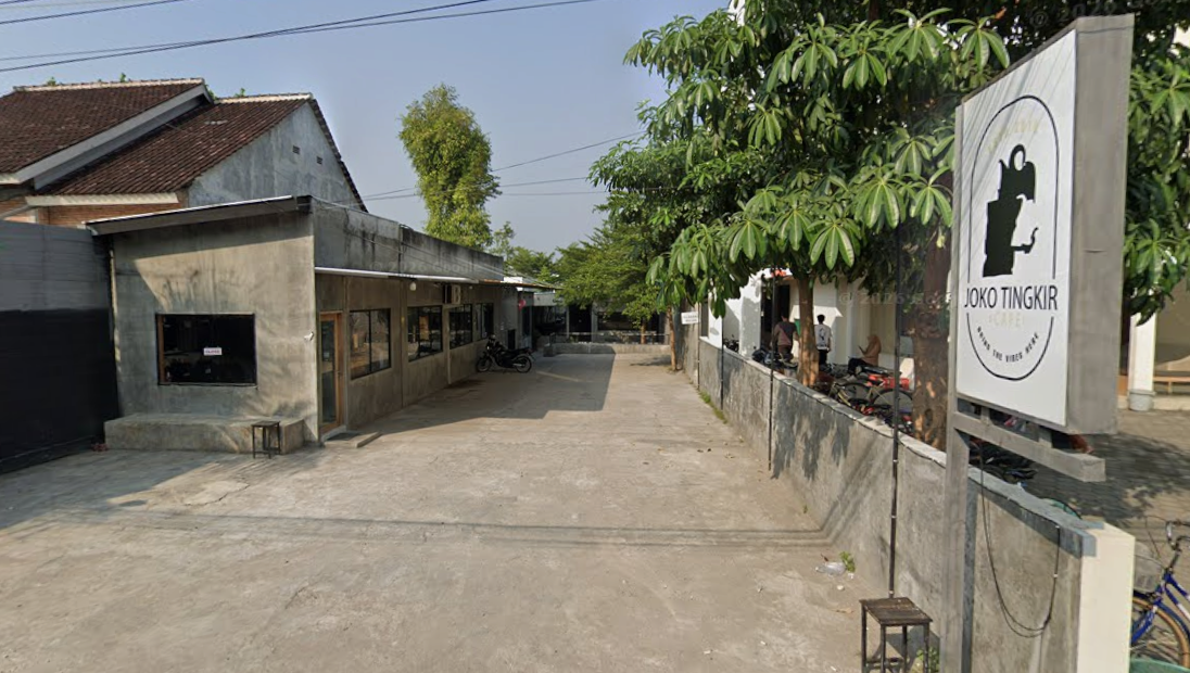 JOKO TINGKIR CAFE (Kampung Inggris Pare)