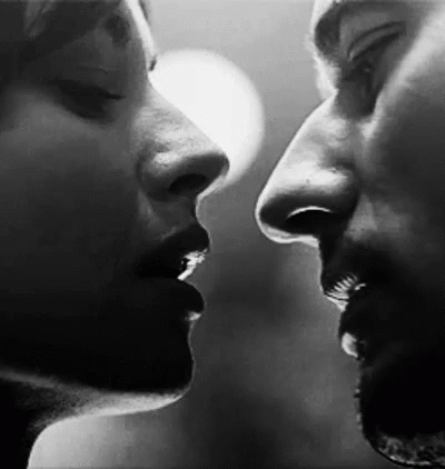 kiss slowmo kiss slowmo
