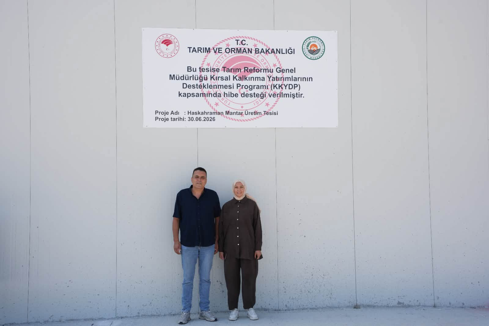 Haskahraman Mantar Üretim Tesisi KKYDP Hibe Desteği Tabela Önü Tesis Sahipleri