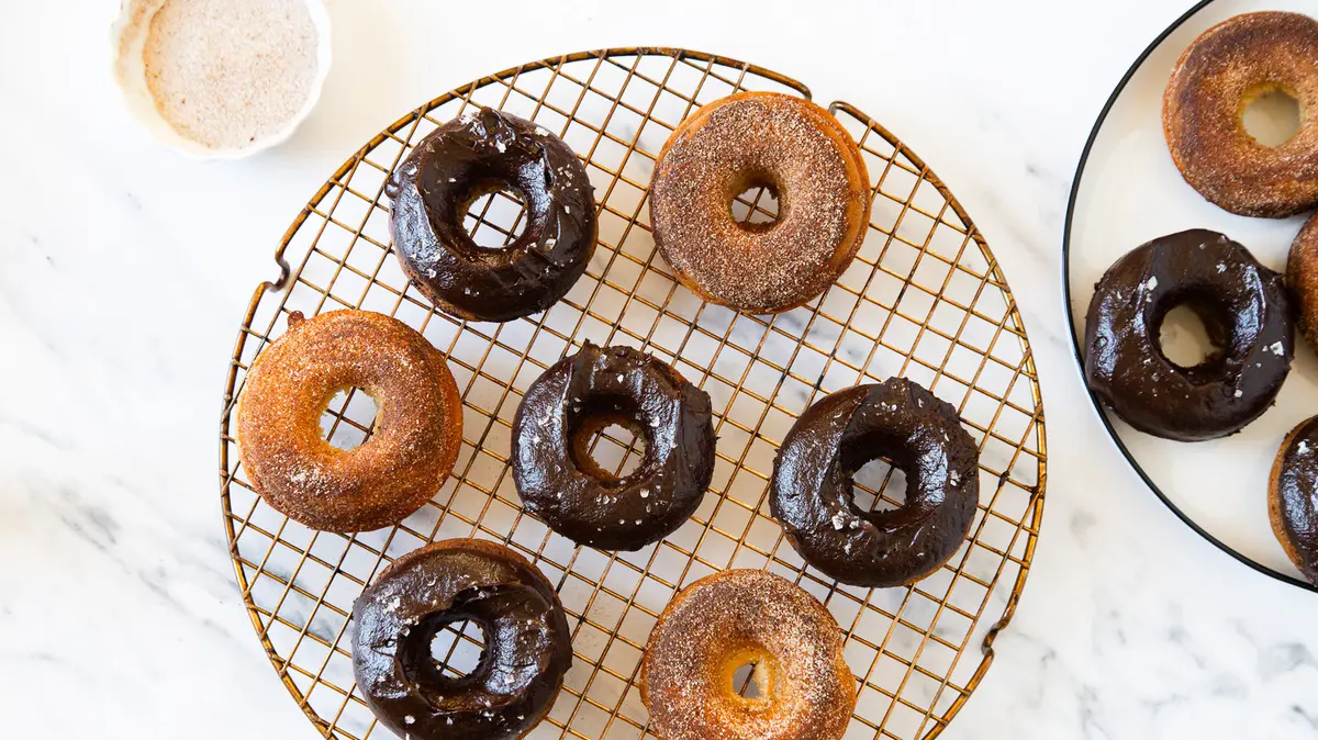 Delicious Baked Churro Cake Donuts: A Sweet Treat Made Easy