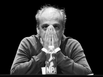 Yevgeni Trebenikov en pleine dépression face aux questions des journalistes