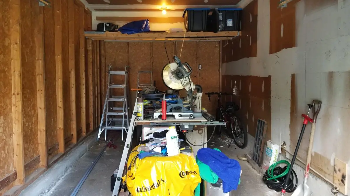 Garajul cu o singură maşină se transformă într-un atelier eficient