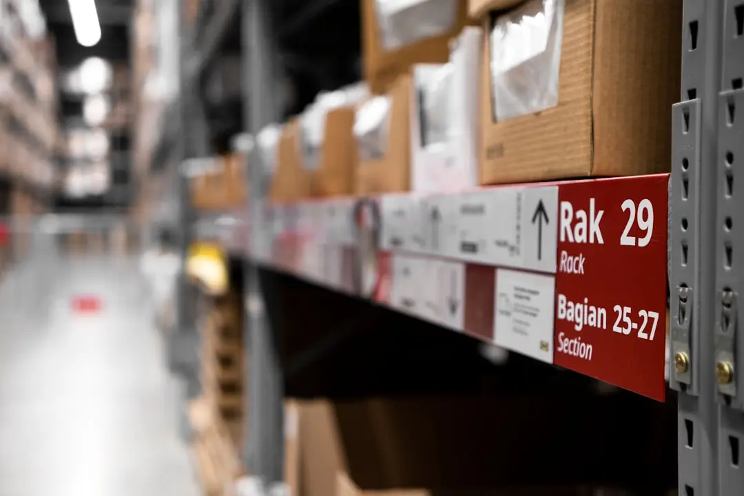 Rack-ul IKEA, soluția ingenioasă pentru un dormitor ordonat