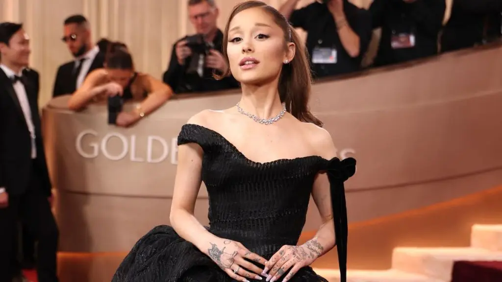 Ariana Grande, ținută îndrăzneață pe scenă în turneul Eternal Sunshine