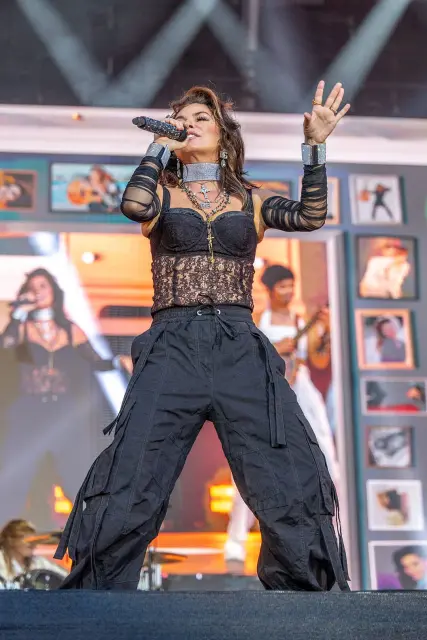 shania limerickireland070726 pro15