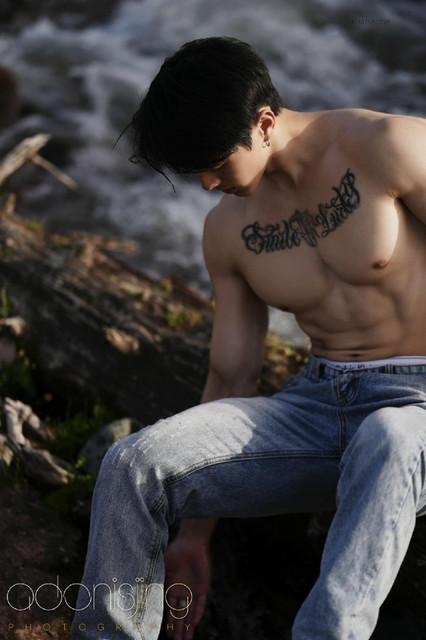 Adonis 01 55