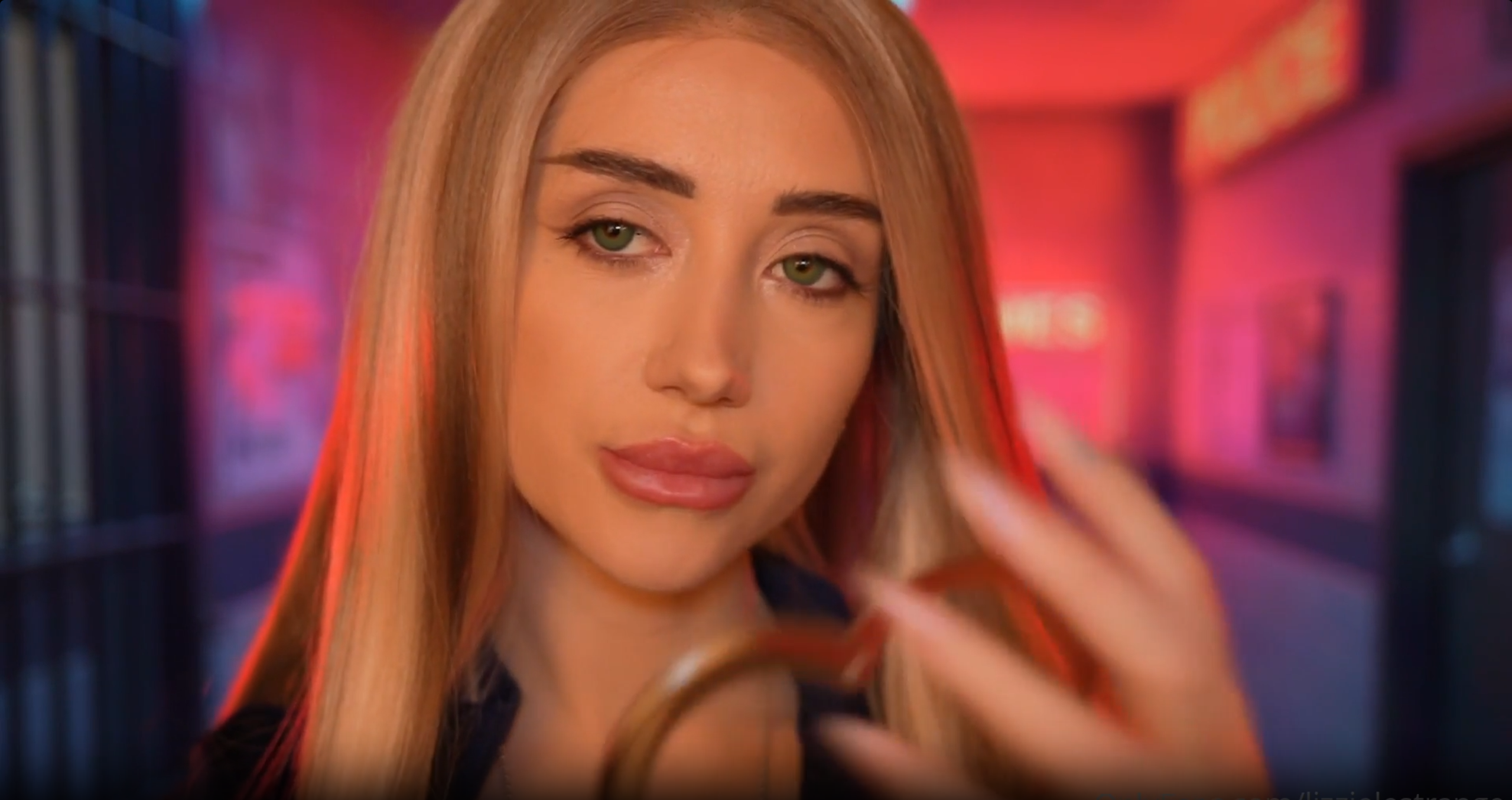 Mouthsounds ASMR [ Lizzielestrange ]
