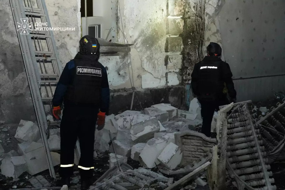 Наслідки обстрілу Житомира 22 жовтня показали рятувальники ДСНС: руйнування будинків і травмовані люди