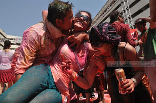 [Image: Zoom-Holi01.jpg]