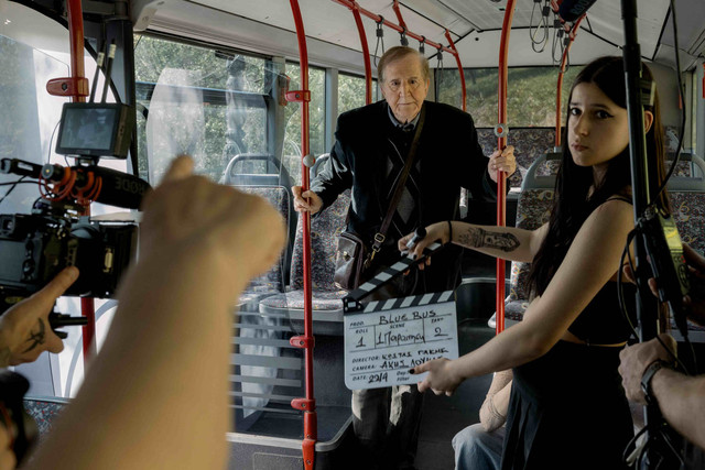 Blue-Bus-10.jpg